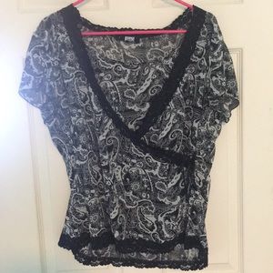 Studio 1940 black and white blouse